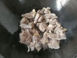 寒冬暖食~胡萝卜羊肉砂锅煲 