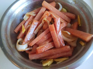 香辣里脊肉条  新文美食 