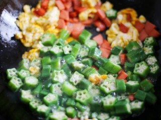 营养丰富的秋葵炒鸡蛋 