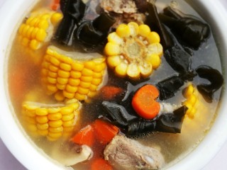 玉米海带筒骨汤 